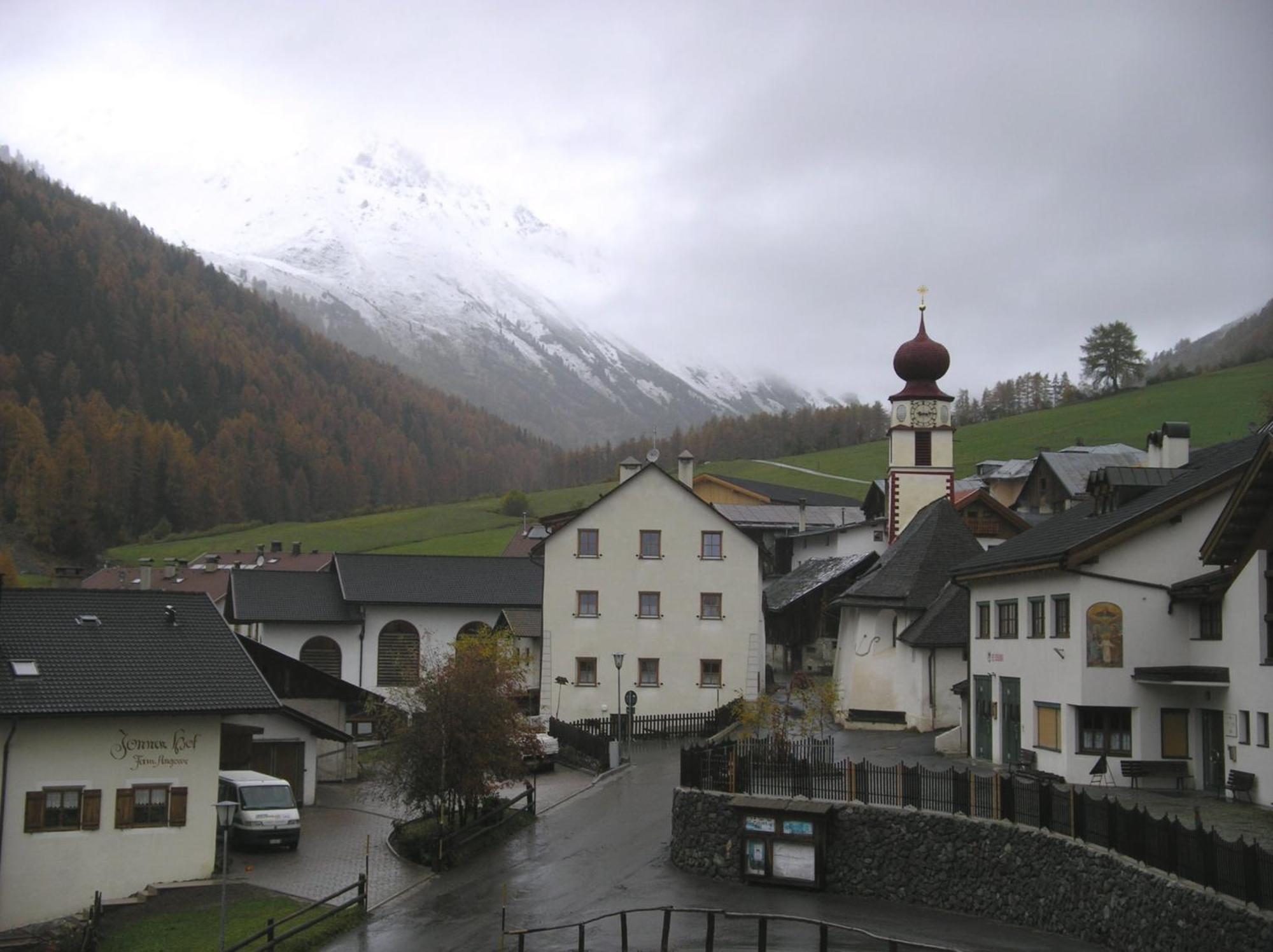 Hotel Edelweiss Malles Venosta Exterior photo